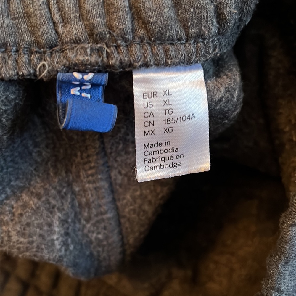 2 H&M Shorts - Picture 3 of 6